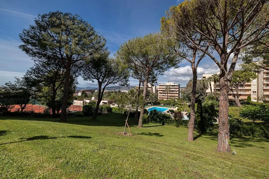 Elegant 2 Bed Apt With Pool In Juan Les Pins Antibes