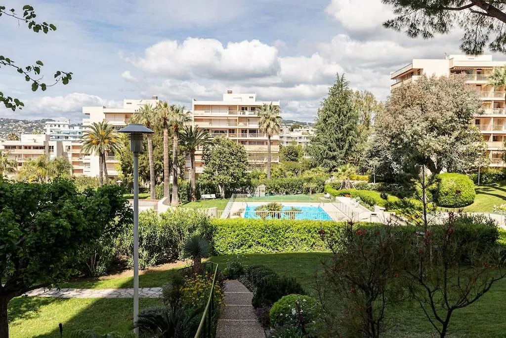Apartment Elegant 2 Bed Apt With Pool In Juan Les Pins Antibes France