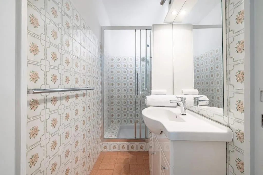 Apartment Elegant 2 Bed Apt With Pool In Juan Les Pins Antibes