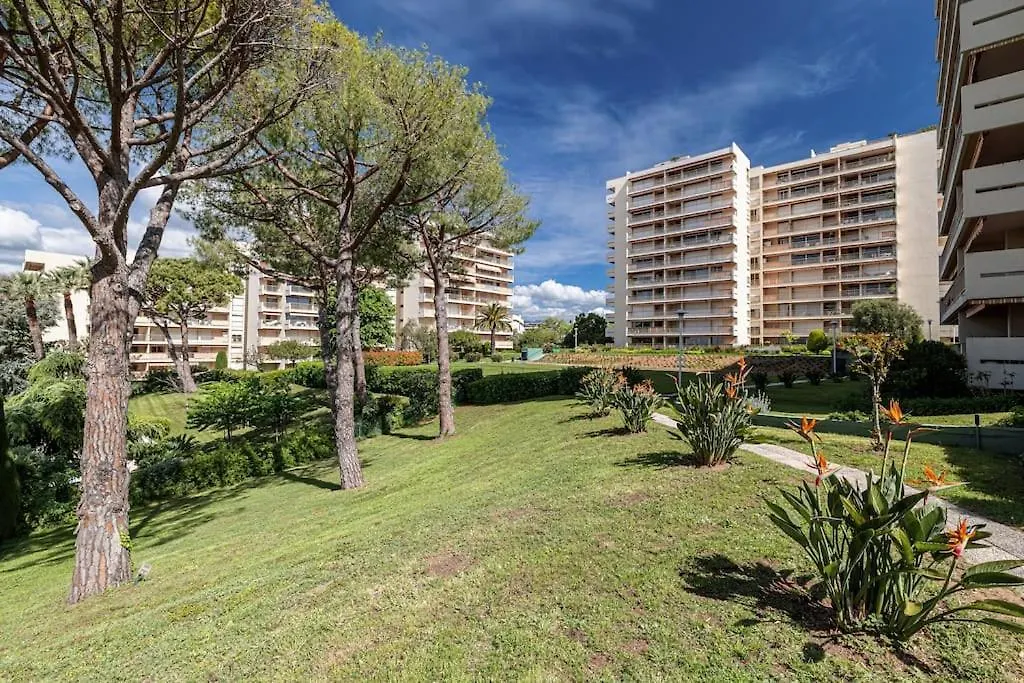 Apartment Elegant 2 Bed Apt With Pool In Juan Les Pins Antibes France
